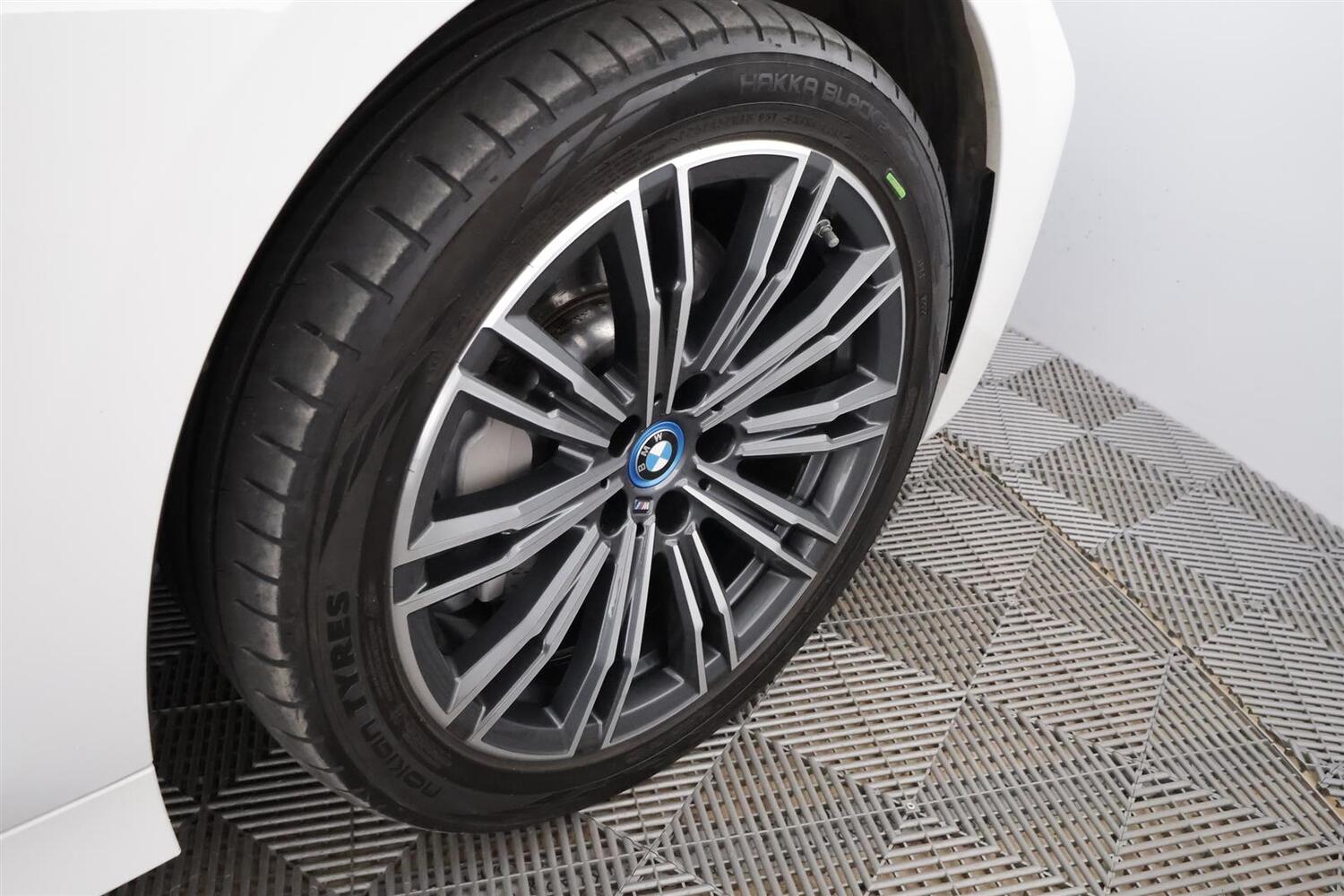 BMW 330 vaihtoauto