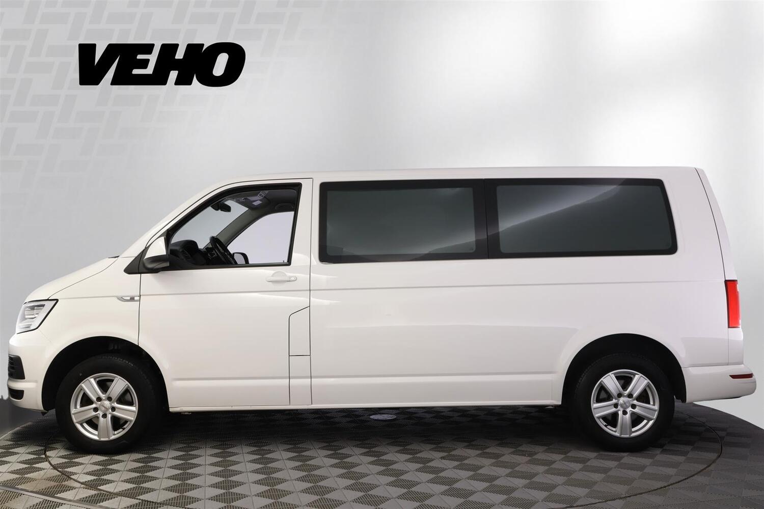 Volkswagen Caravelle vaihtoauto