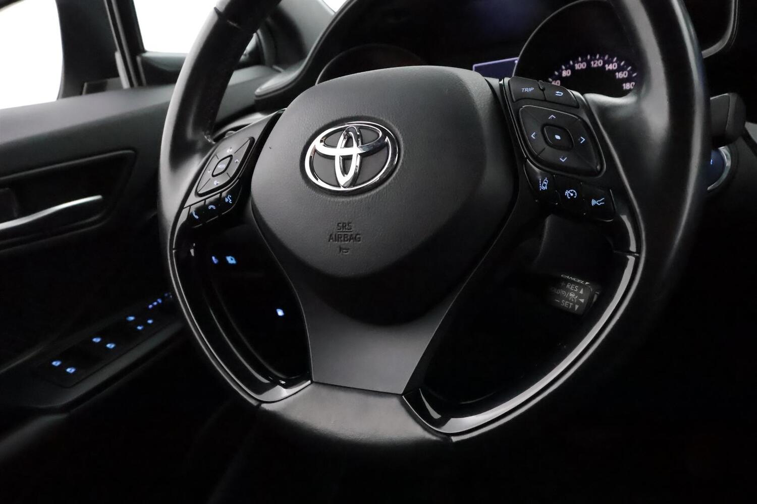 Toyota C-HR vaihtoauto