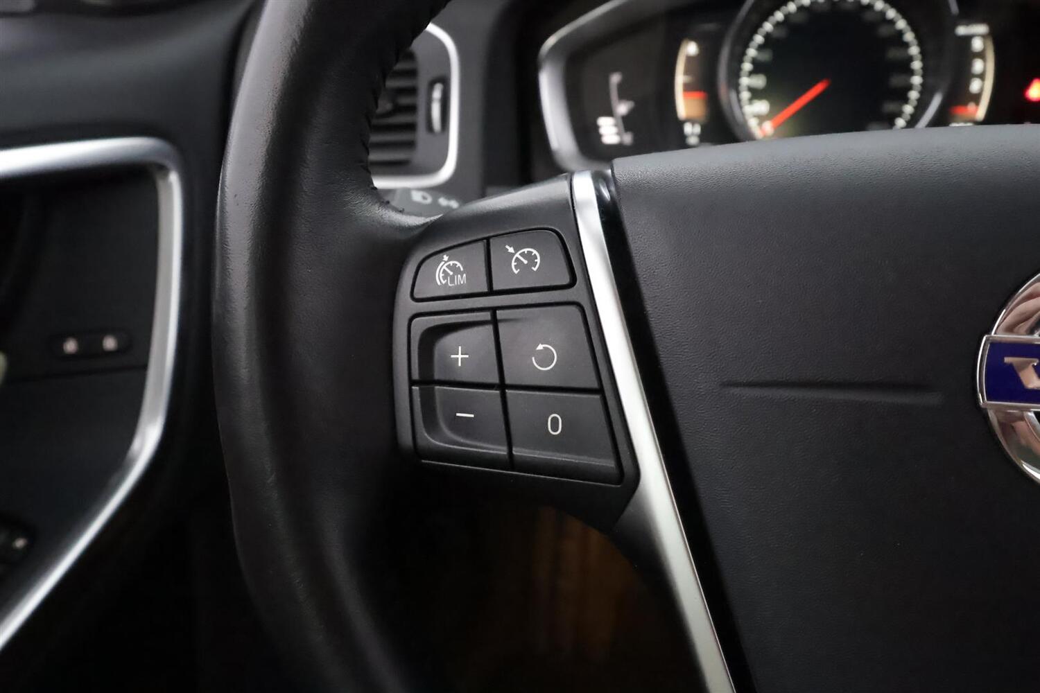 Volvo V60 Cross Country vaihtoauto