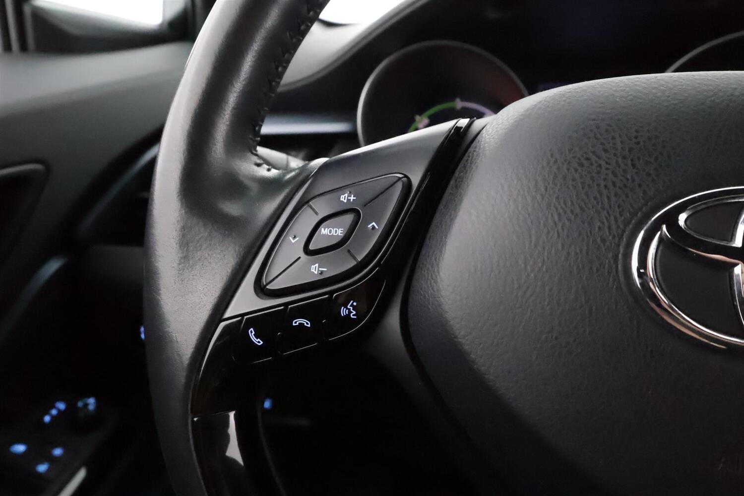 Toyota C-HR vaihtoauto