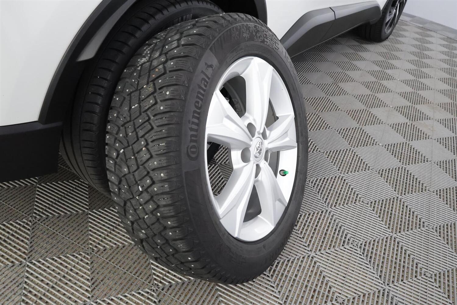 Toyota C-HR vaihtoauto