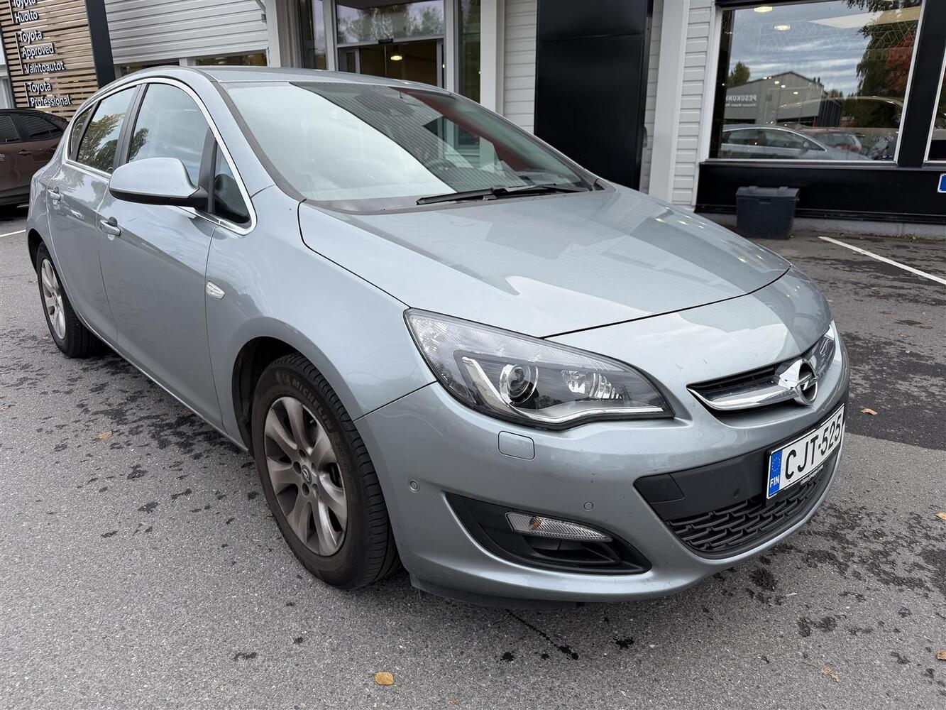 Opel Astra vaihtoauto