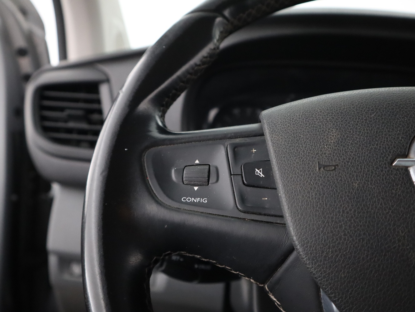 Opel Vivaro vaihtoauto