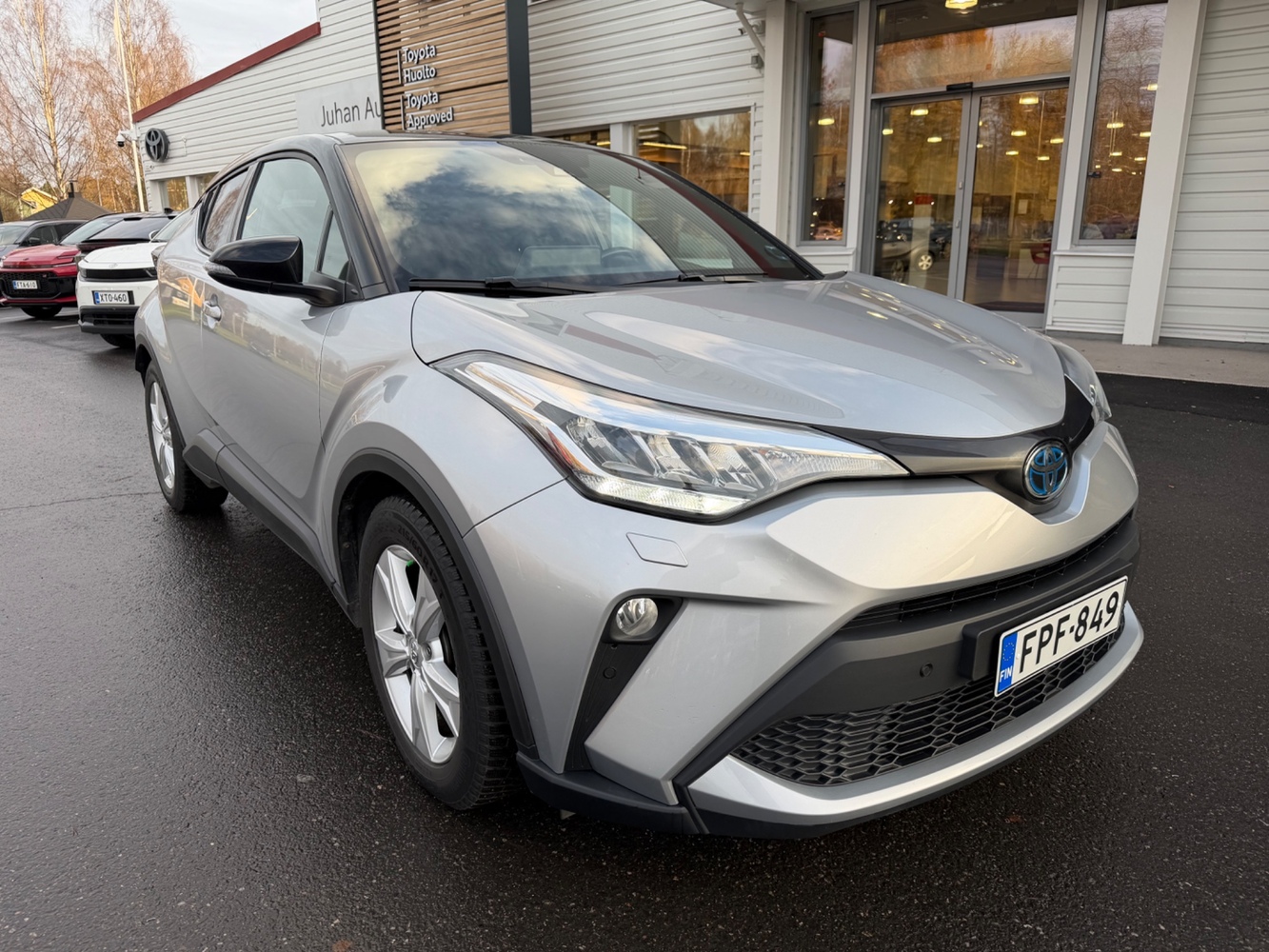 Toyota C-HR vaihtoauto