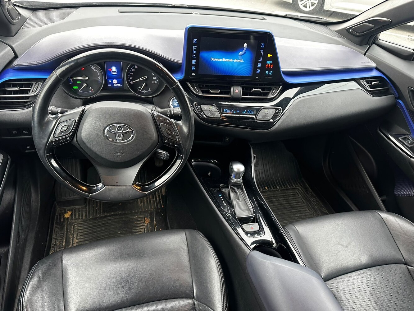 Toyota C-HR vaihtoauto