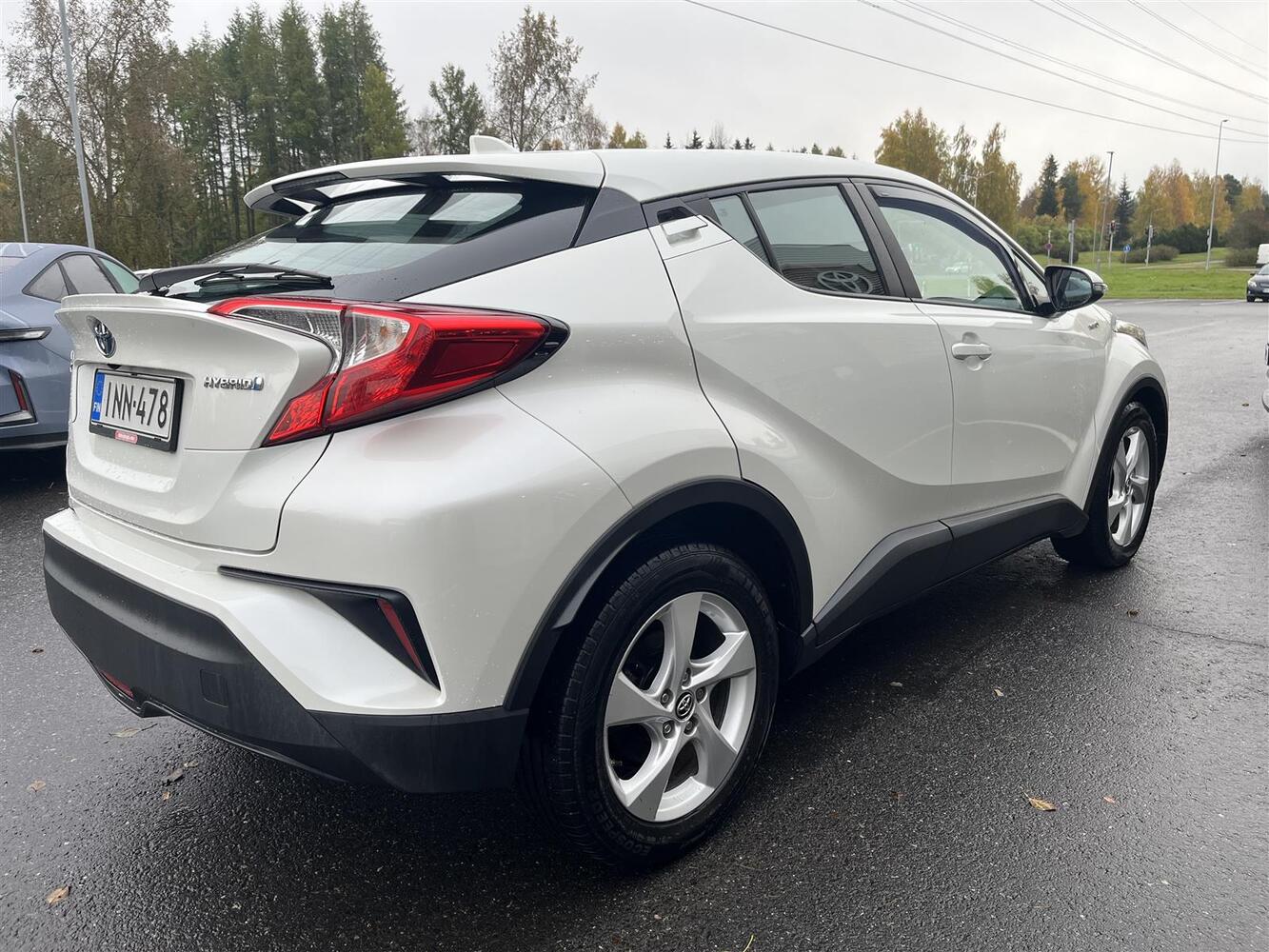 Toyota C-HR vaihtoauto