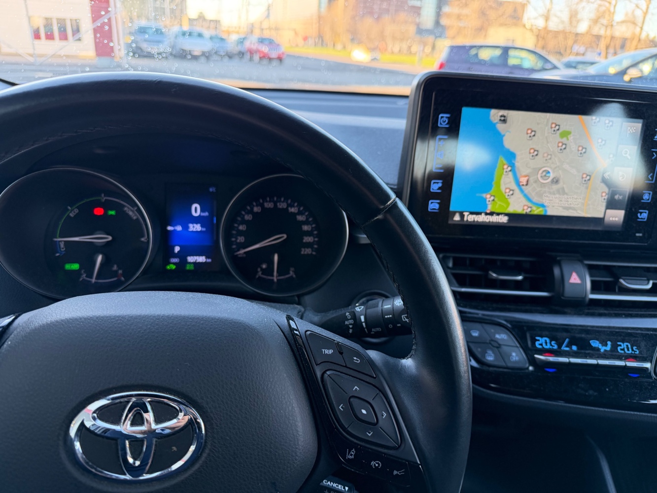 Toyota C-HR vaihtoauto