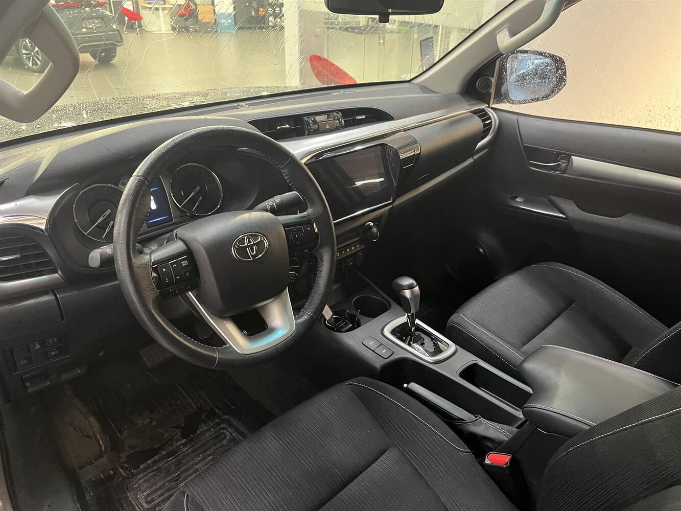 Toyota Hilux vaihtoauto
