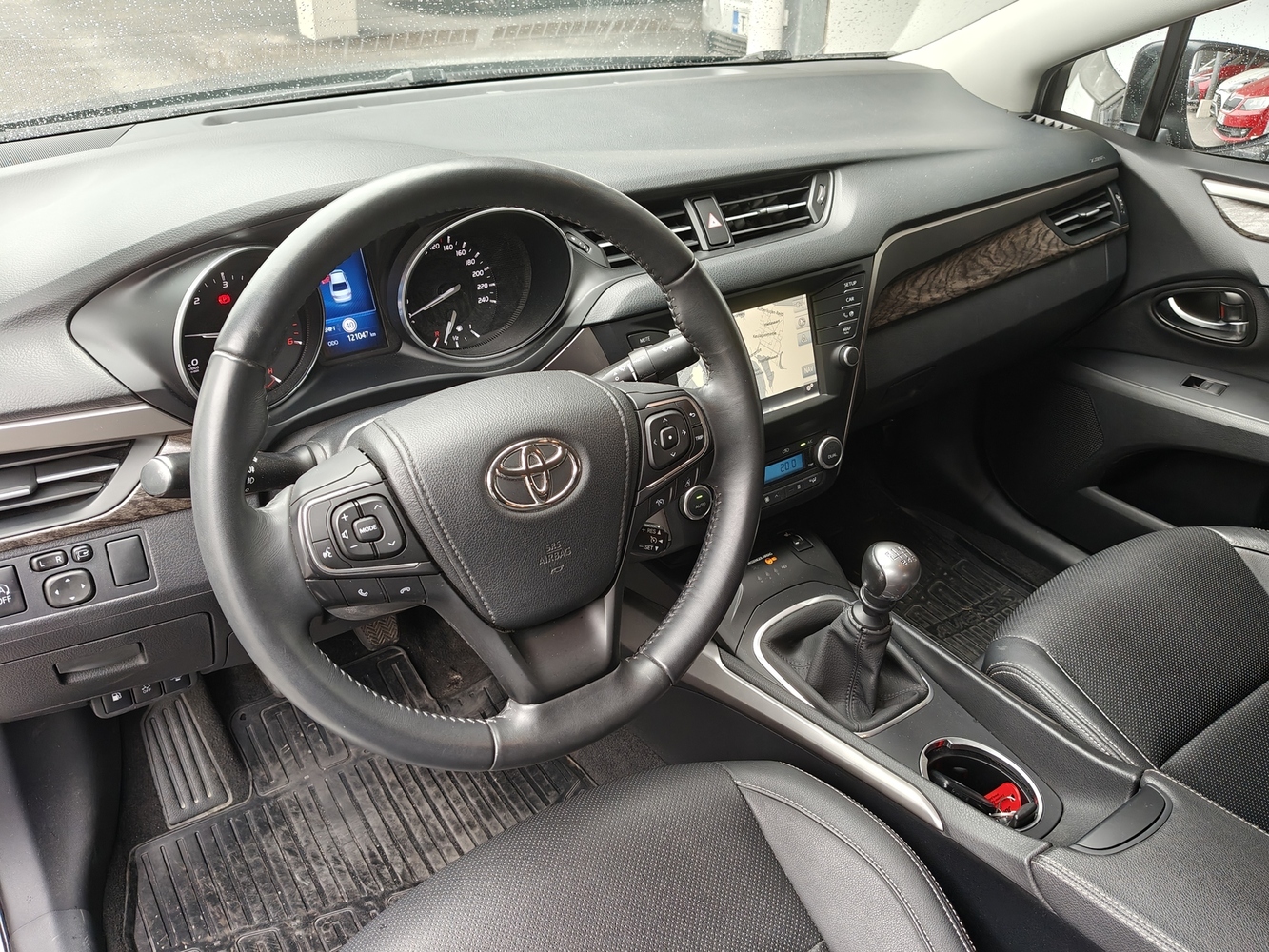 Toyota Avensis vaihtoauto
