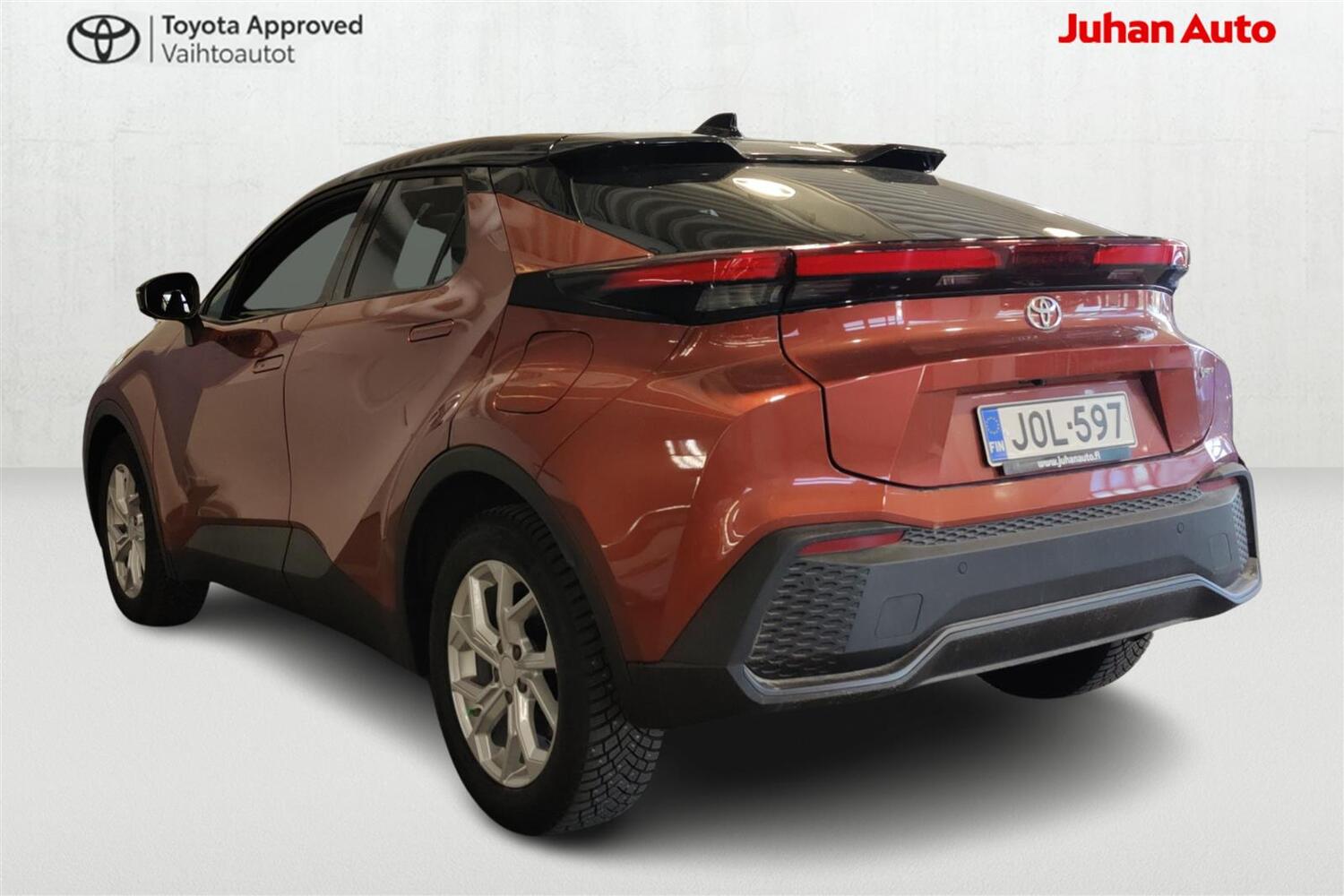 Toyota C-HR vaihtoauto