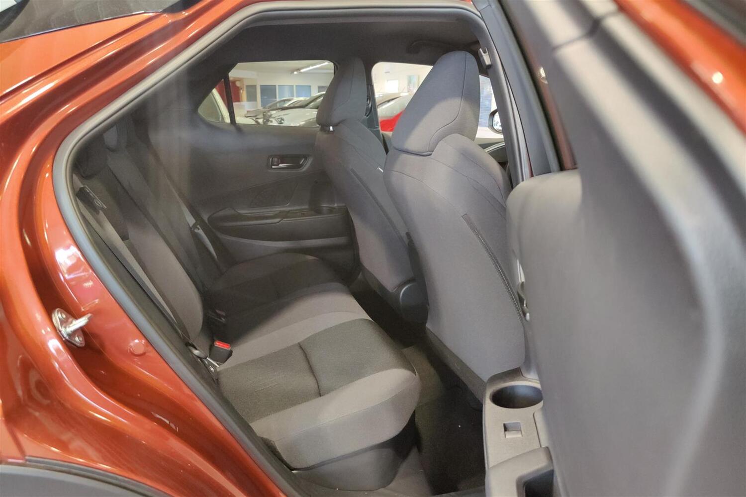 Toyota C-HR vaihtoauto