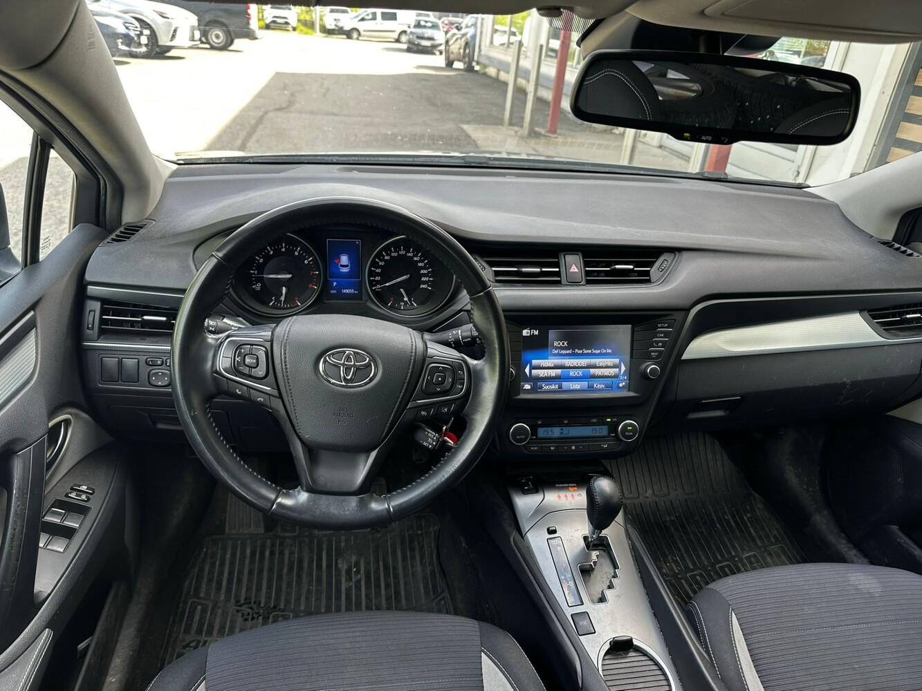 Toyota Avensis vaihtoauto