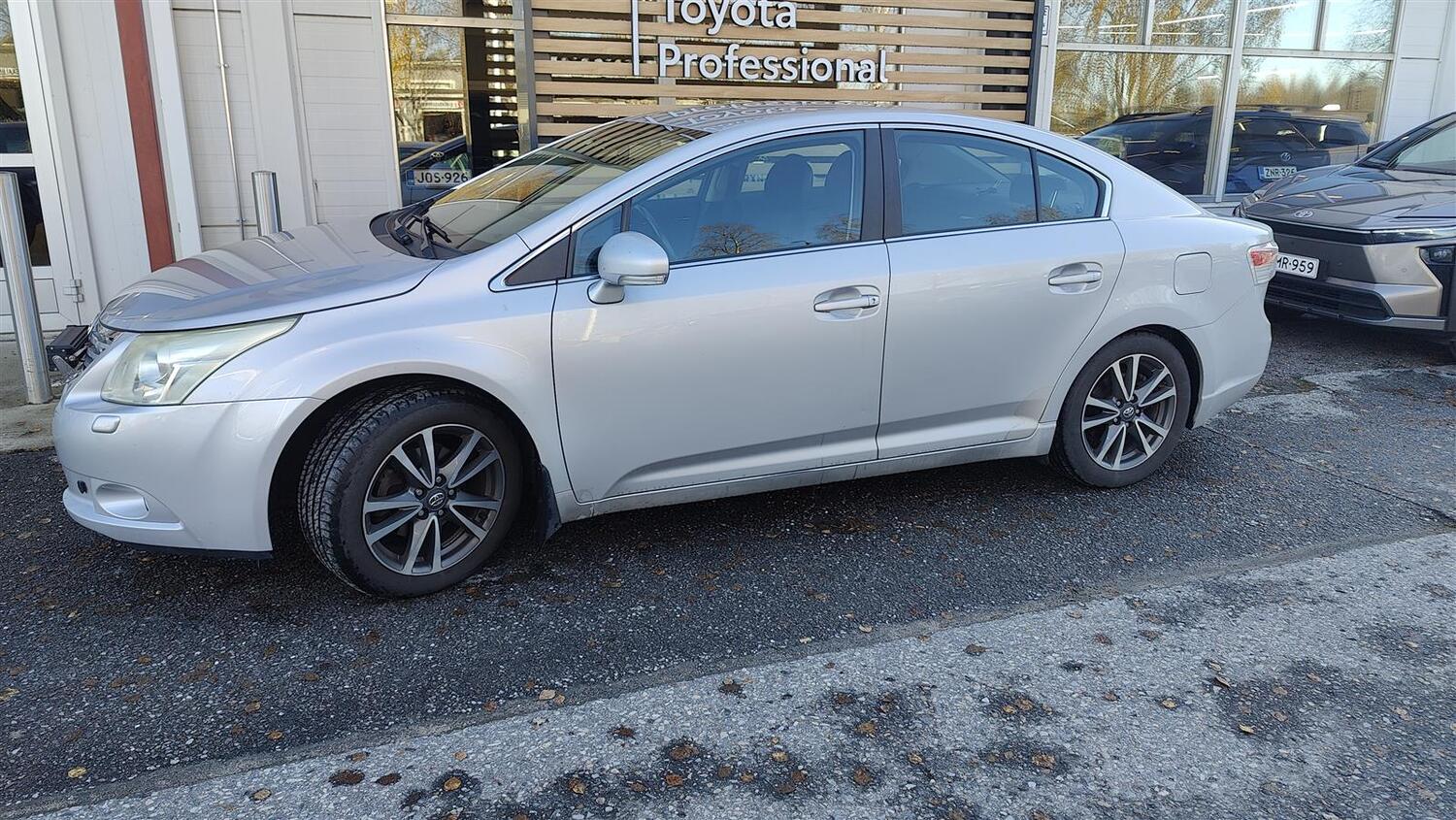 Toyota Avensis vaihtoauto