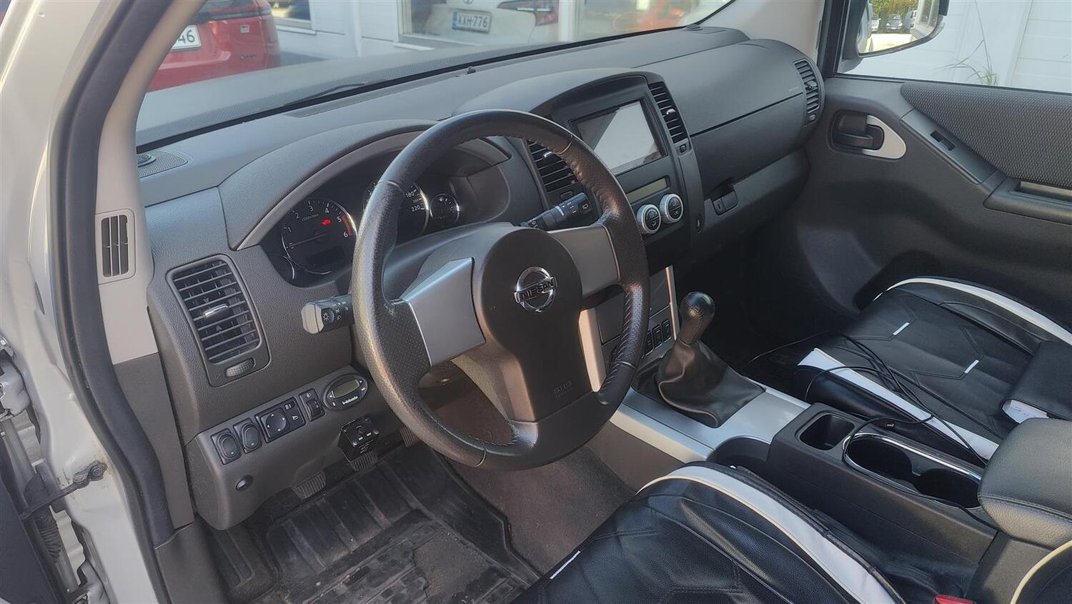 Nissan Pathfinder vaihtoauto