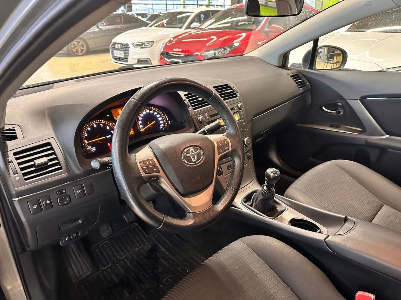 Toyota Avensis vaihtoauto