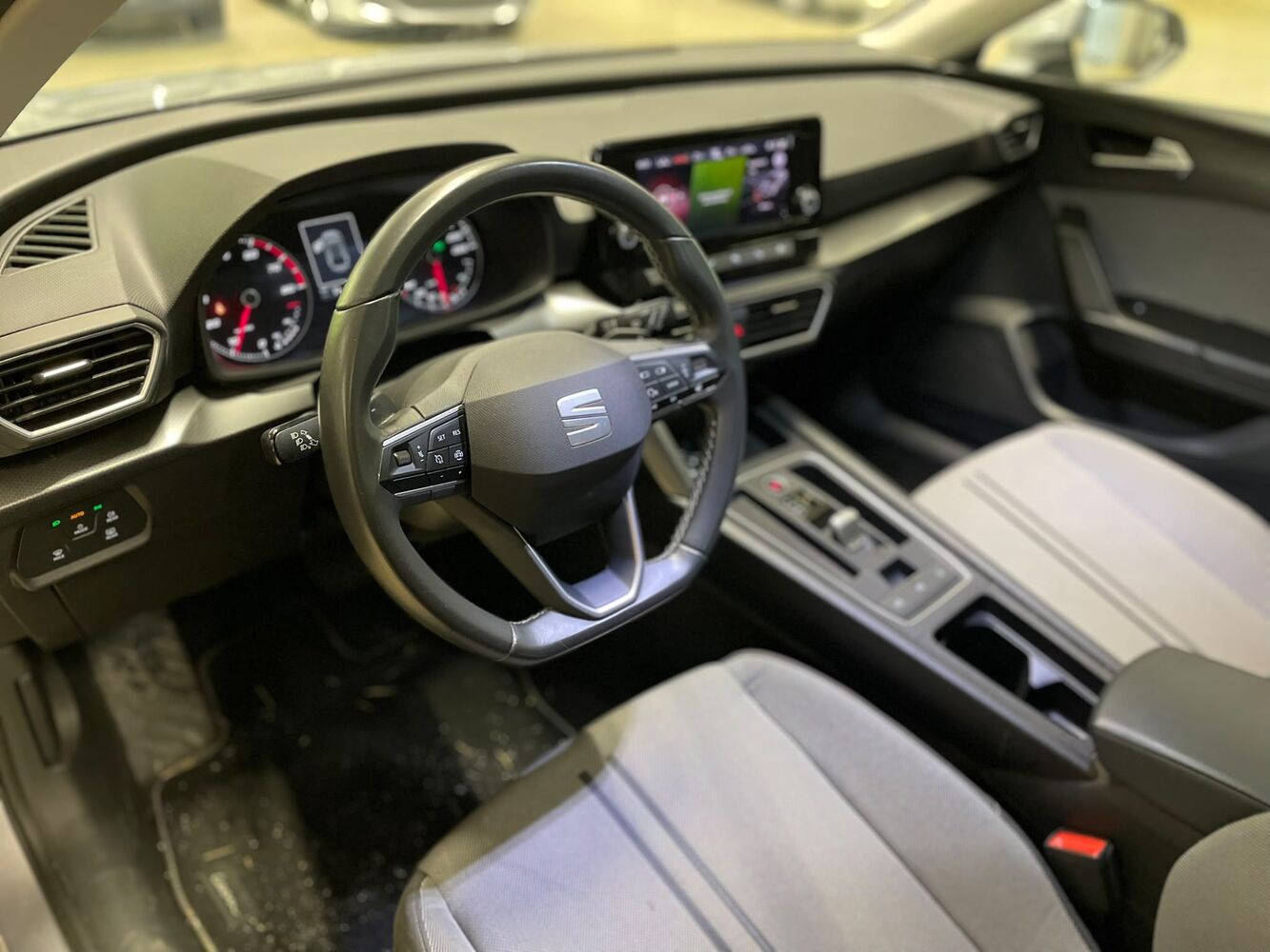 SEAT Leon Sportstourer vaihtoauto