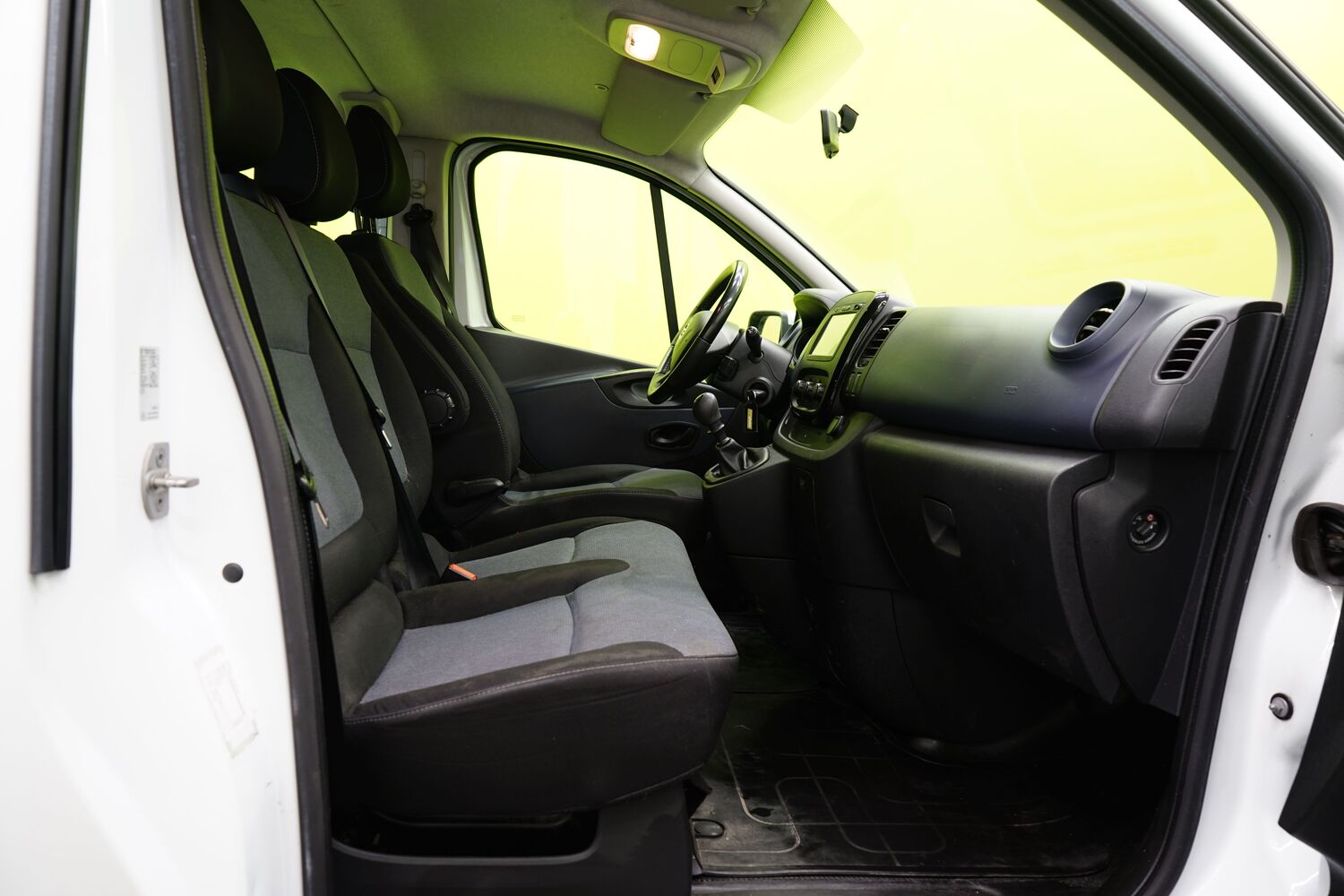 Opel Vivaro vaihtoauto