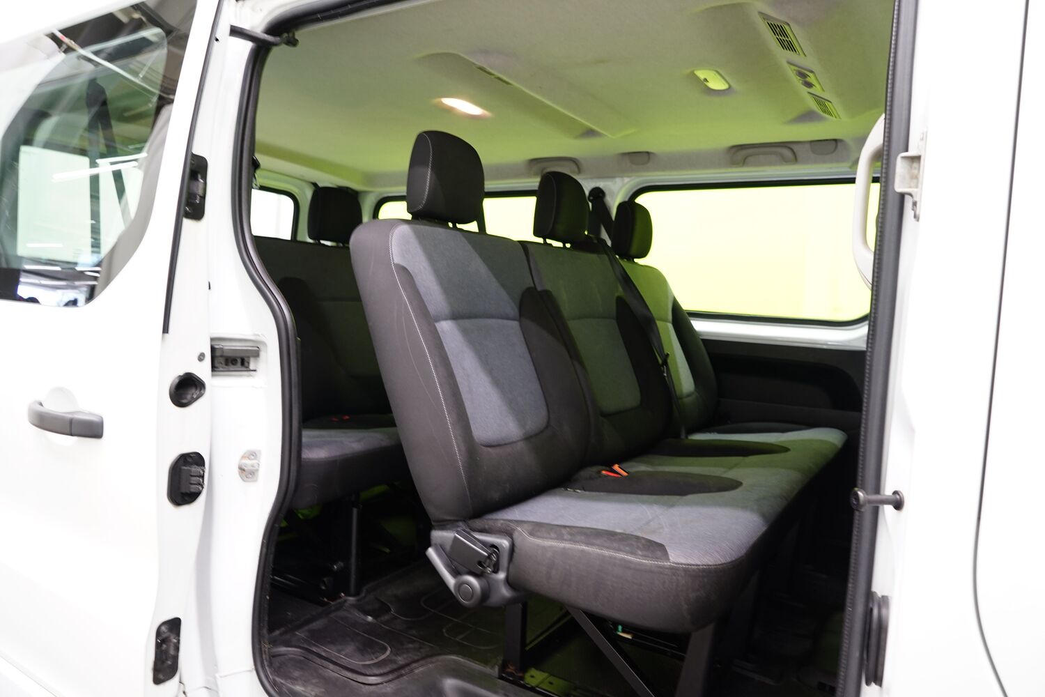 Opel Vivaro vaihtoauto