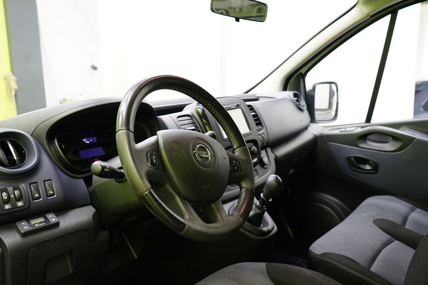 Opel Vivaro vaihtoauto