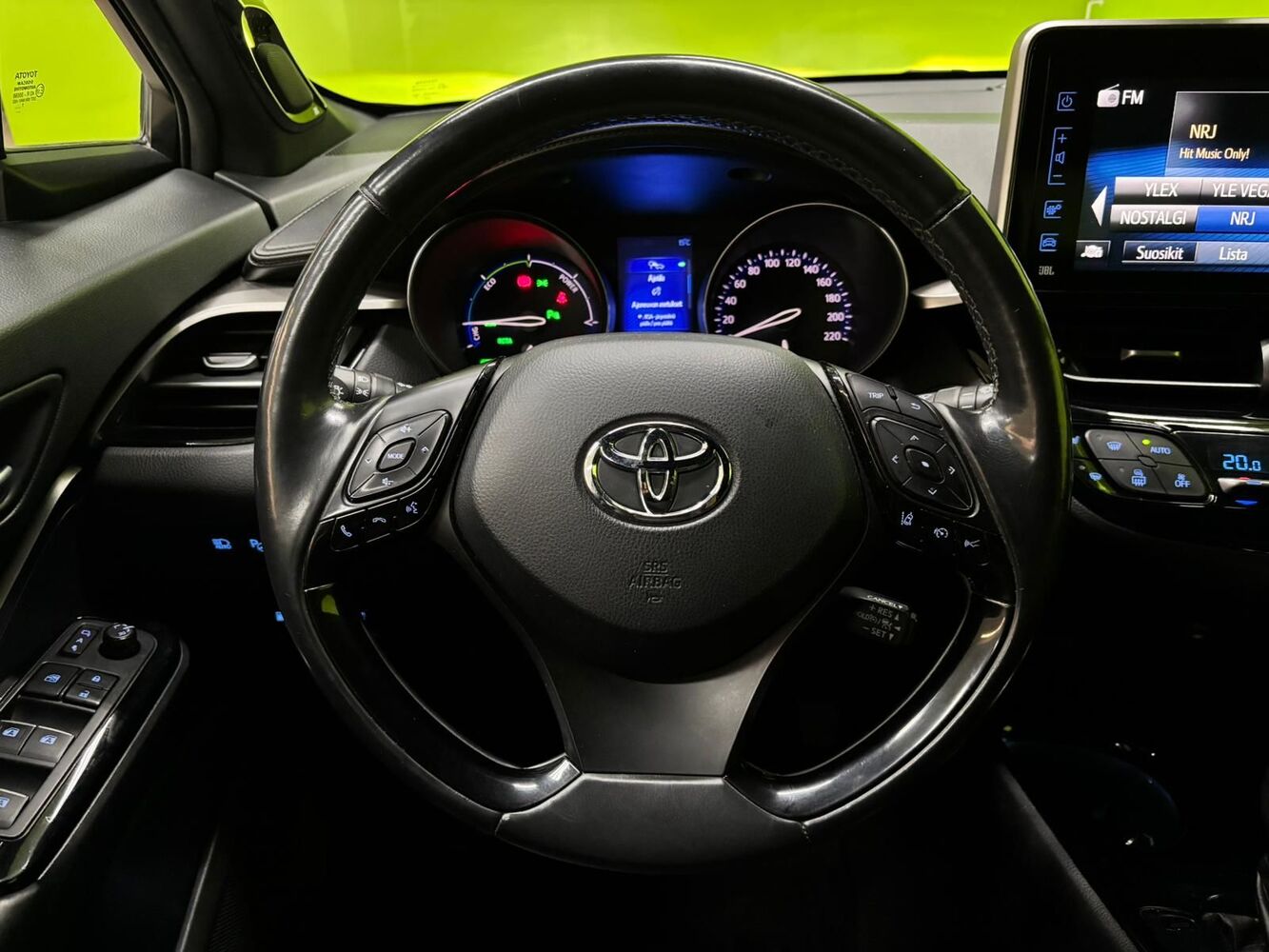 Toyota C-HR vaihtoauto
