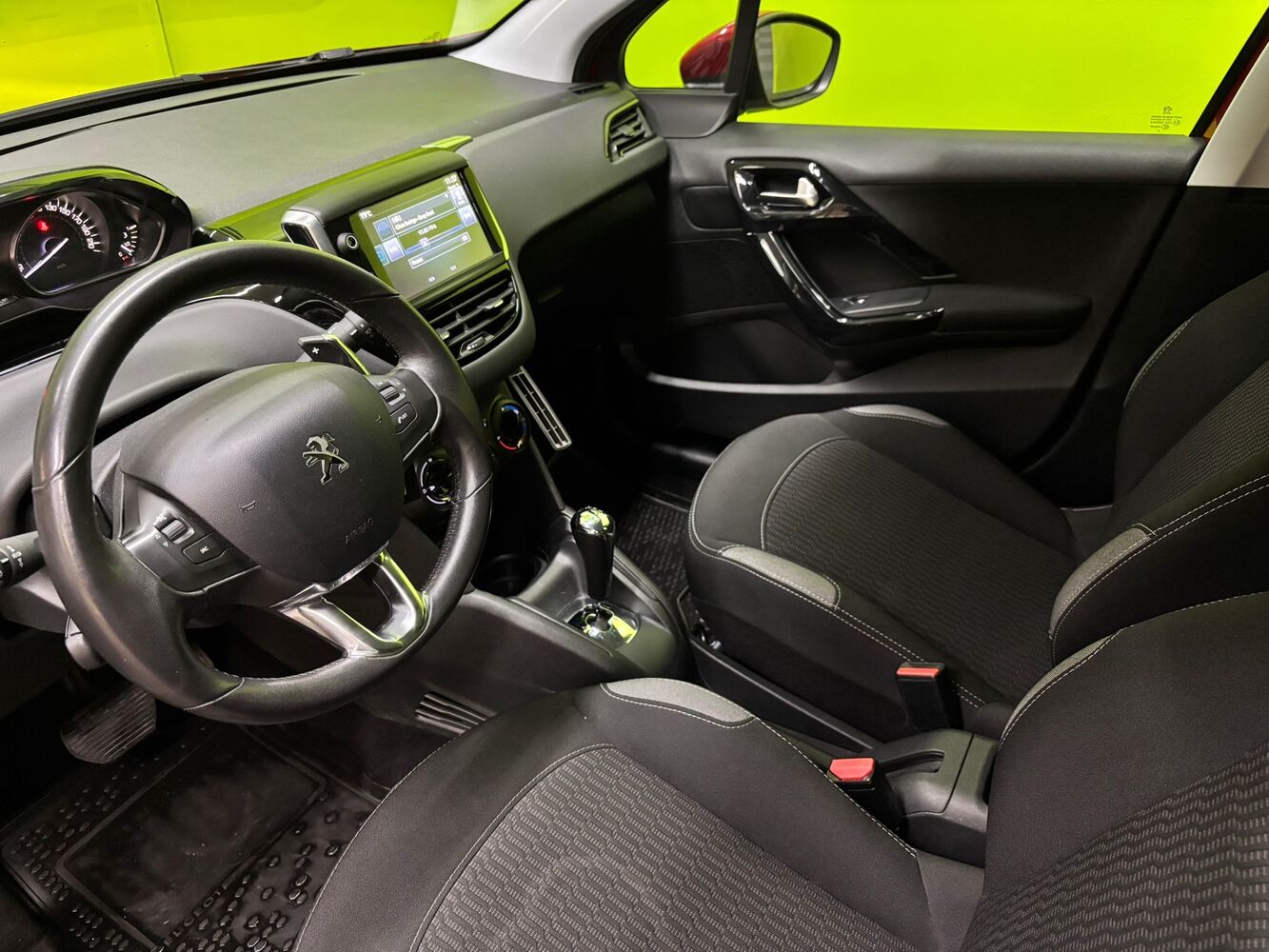 Peugeot 208 vaihtoauto