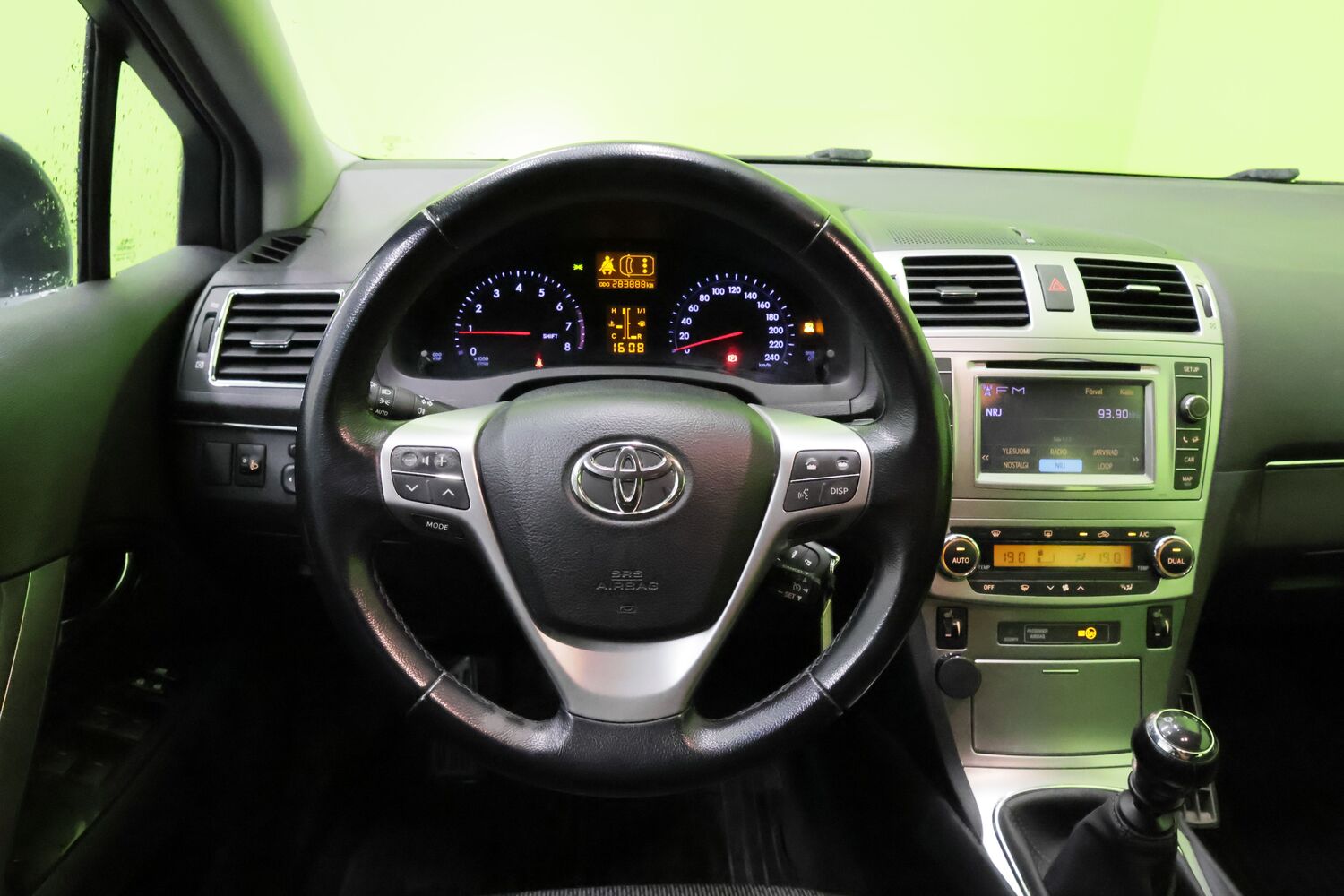 Toyota Avensis vaihtoauto