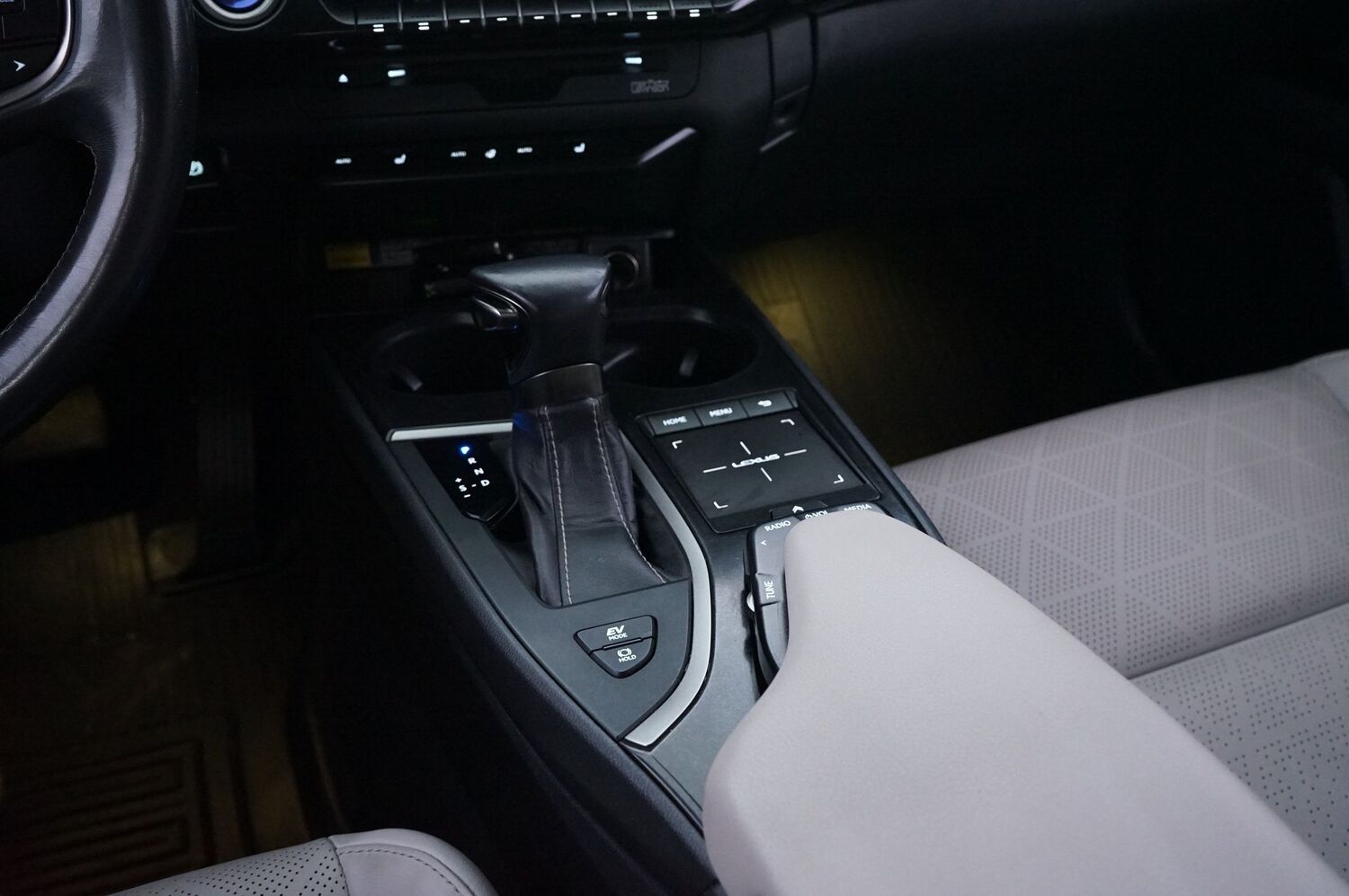 Lexus UX vaihtoauto