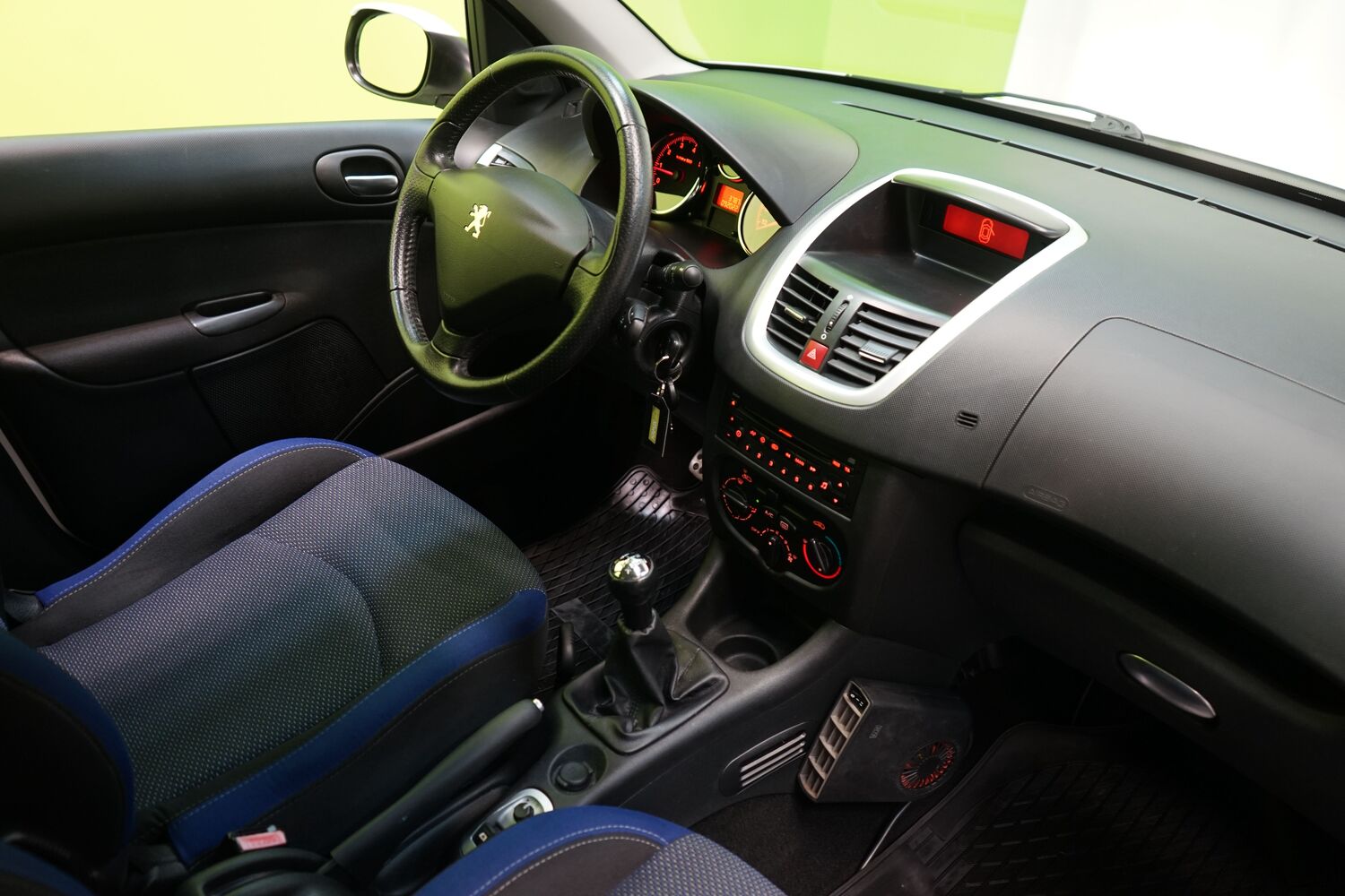 Peugeot 206 + vaihtoauto