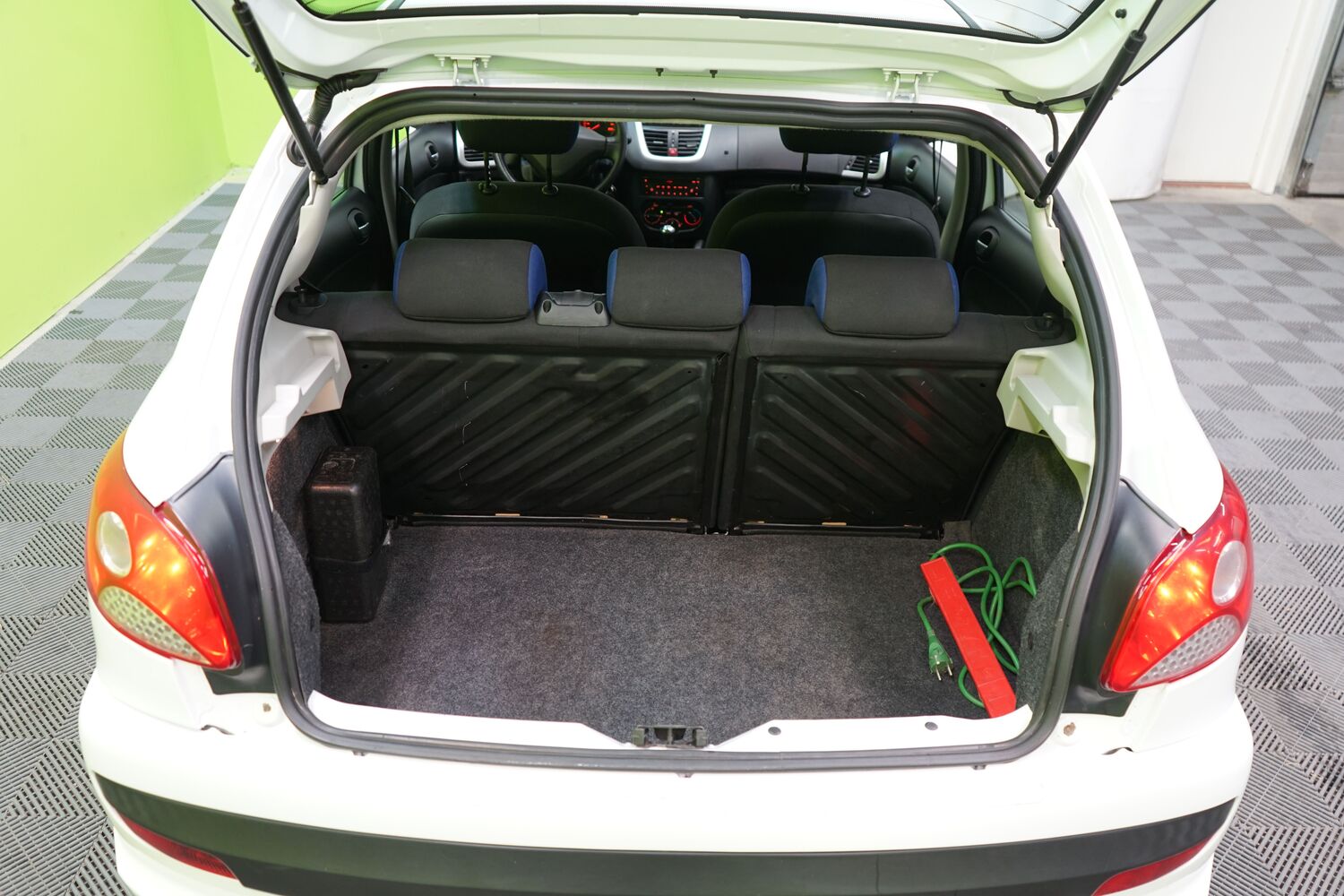 Peugeot 206 + vaihtoauto