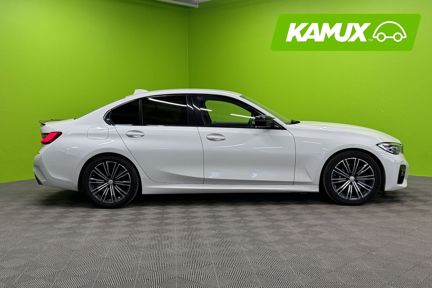 BMW 330 vaihtoauto