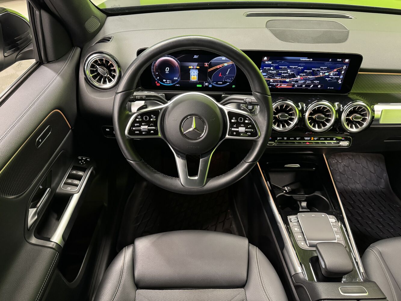 Mercedes-Benz EQB vaihtoauto
