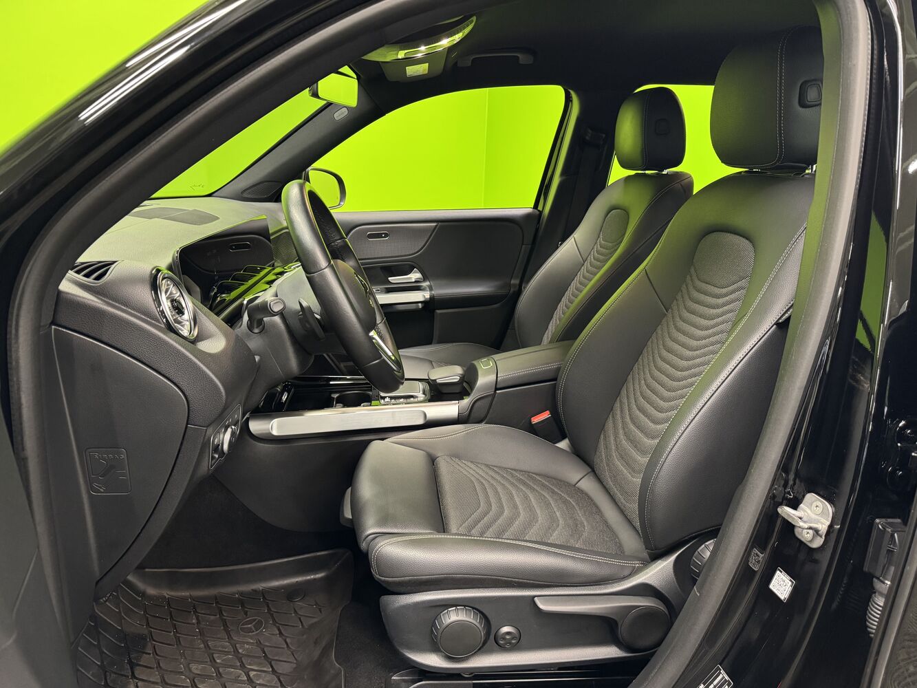 Mercedes-Benz EQB vaihtoauto