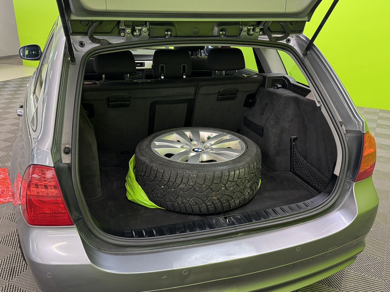 BMW 330 vaihtoauto