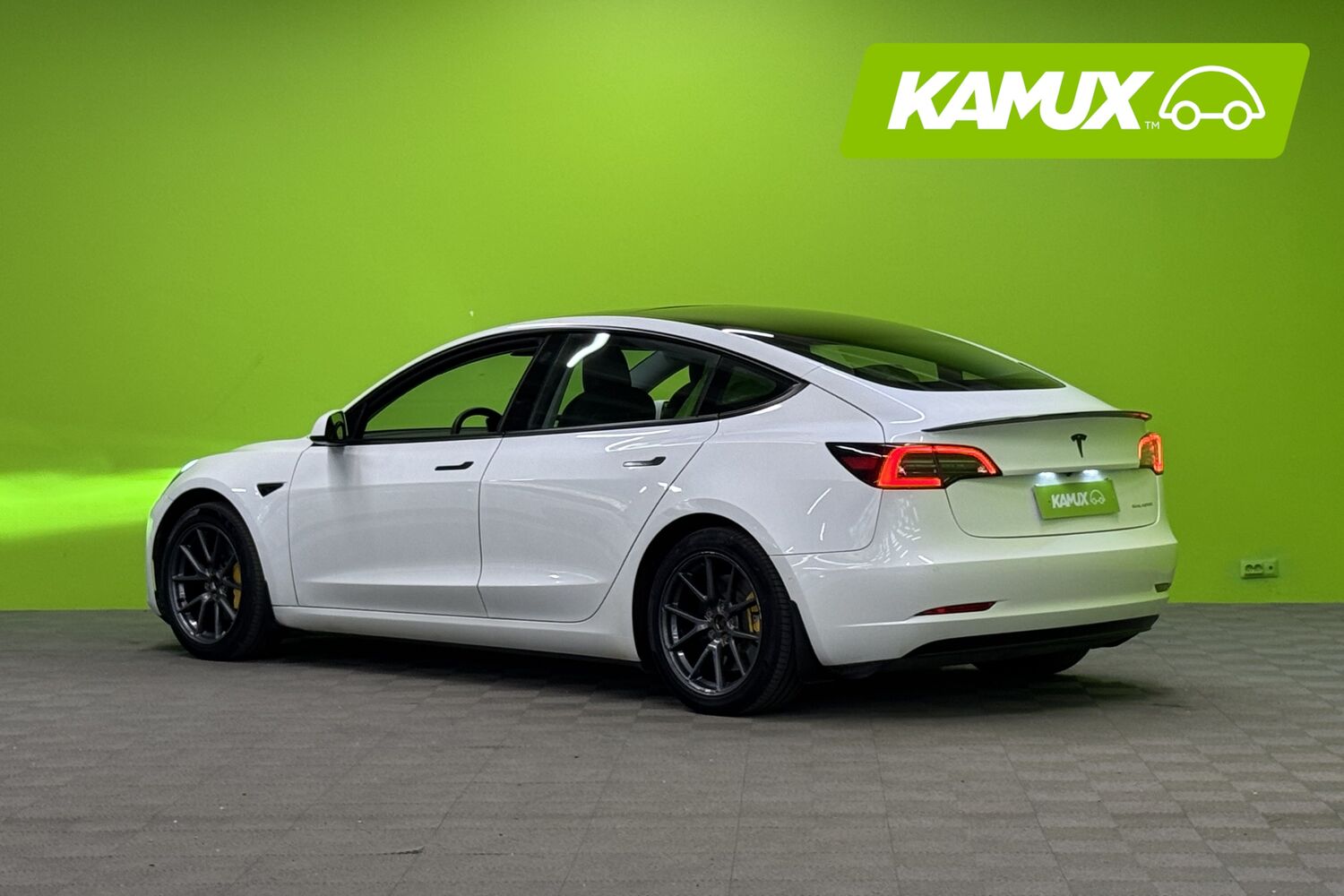 Tesla Model 3 vaihtoauto