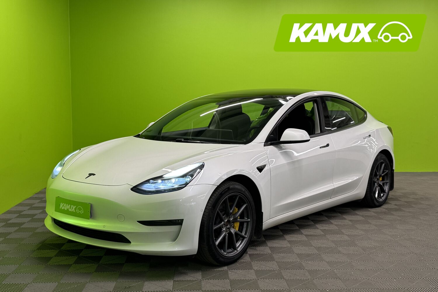Tesla Model 3 vaihtoauto