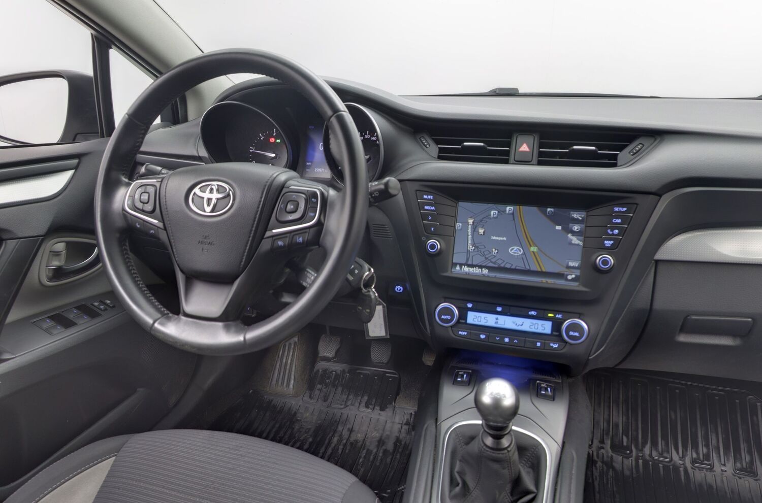 Toyota Avensis vaihtoauto