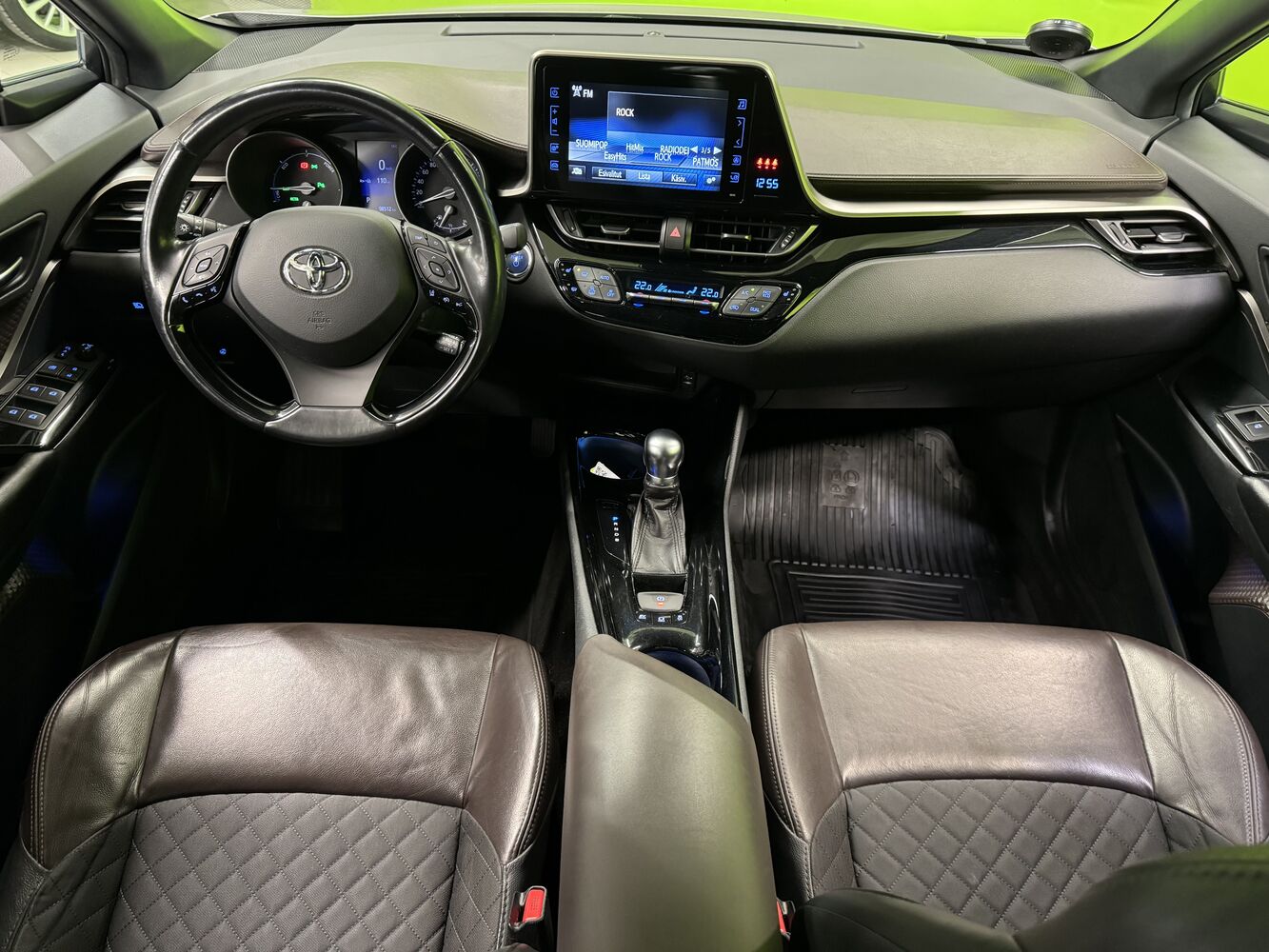 Toyota C-HR vaihtoauto