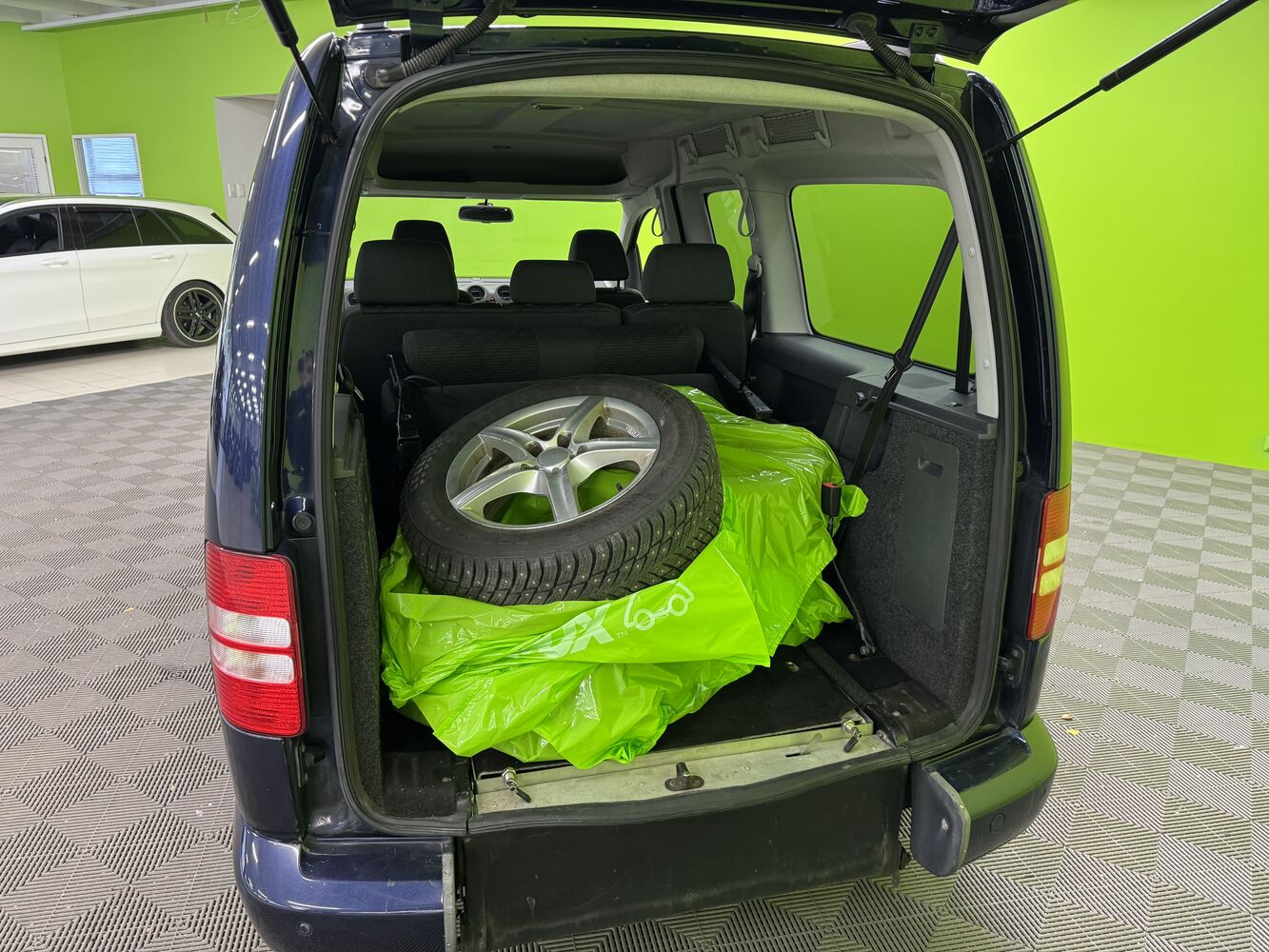 Volkswagen Caddy Maxi vaihtoauto