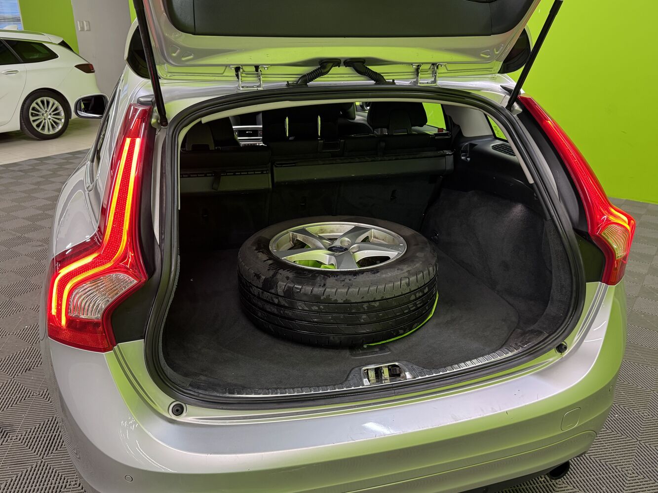 Volvo V60 vaihtoauto