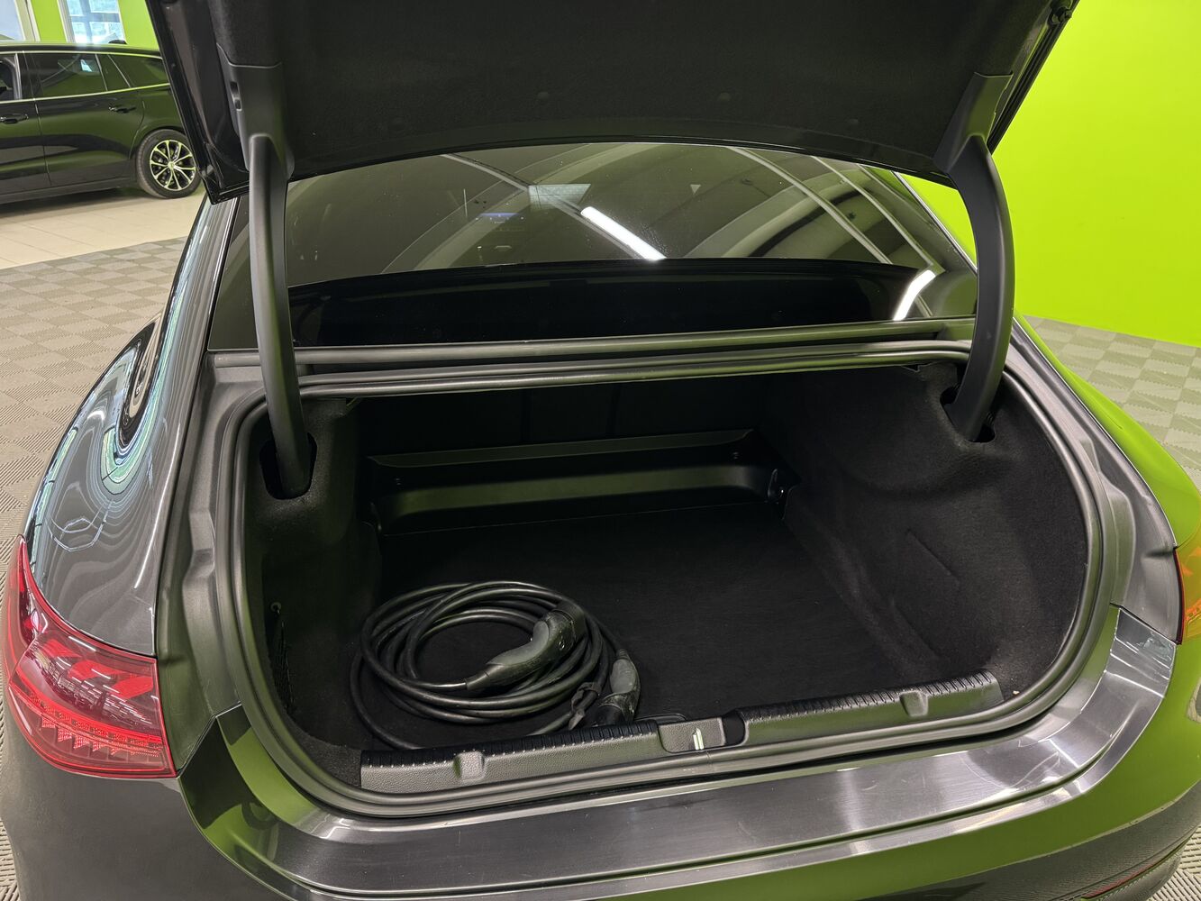 Mercedes-Benz EQE vaihtoauto