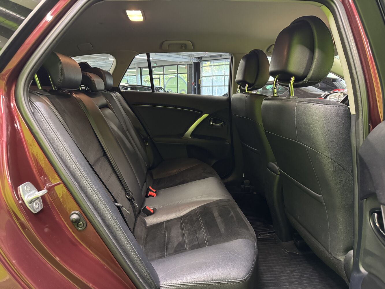 Toyota Avensis vaihtoauto