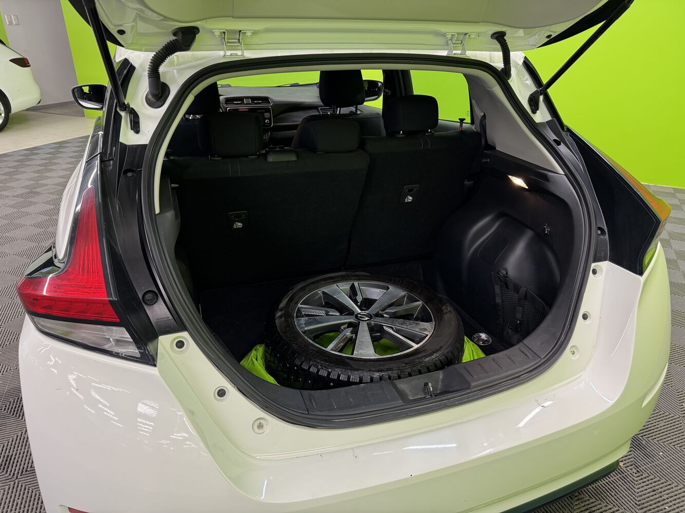 Nissan Leaf vaihtoauto