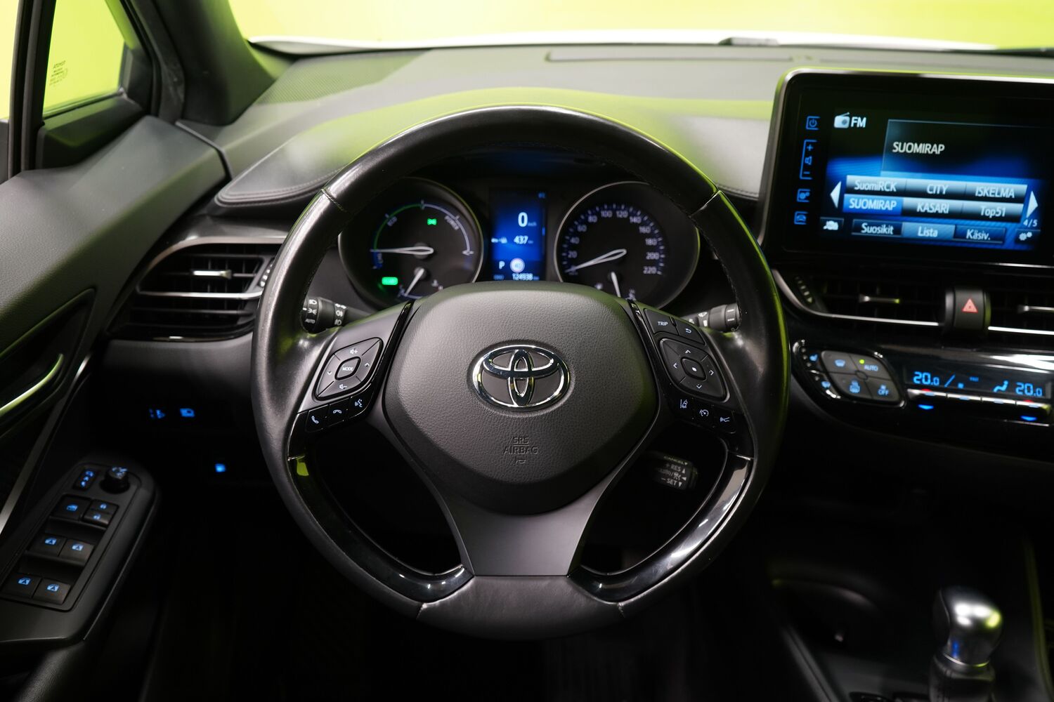 Toyota C-HR vaihtoauto