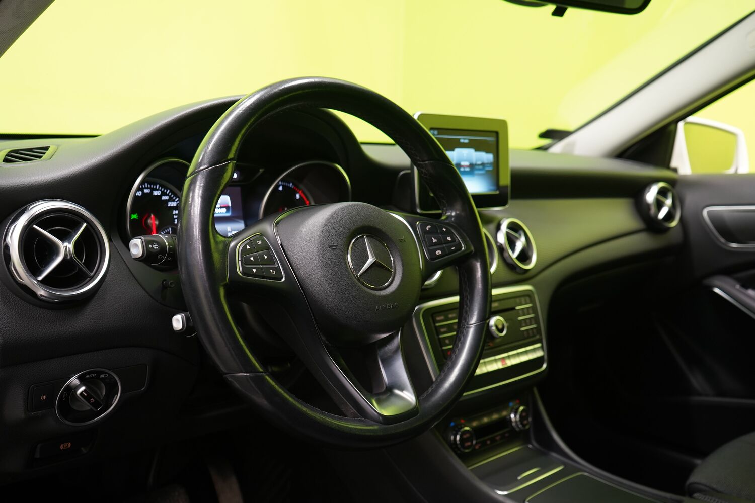 Mercedes-Benz GLA vaihtoauto
