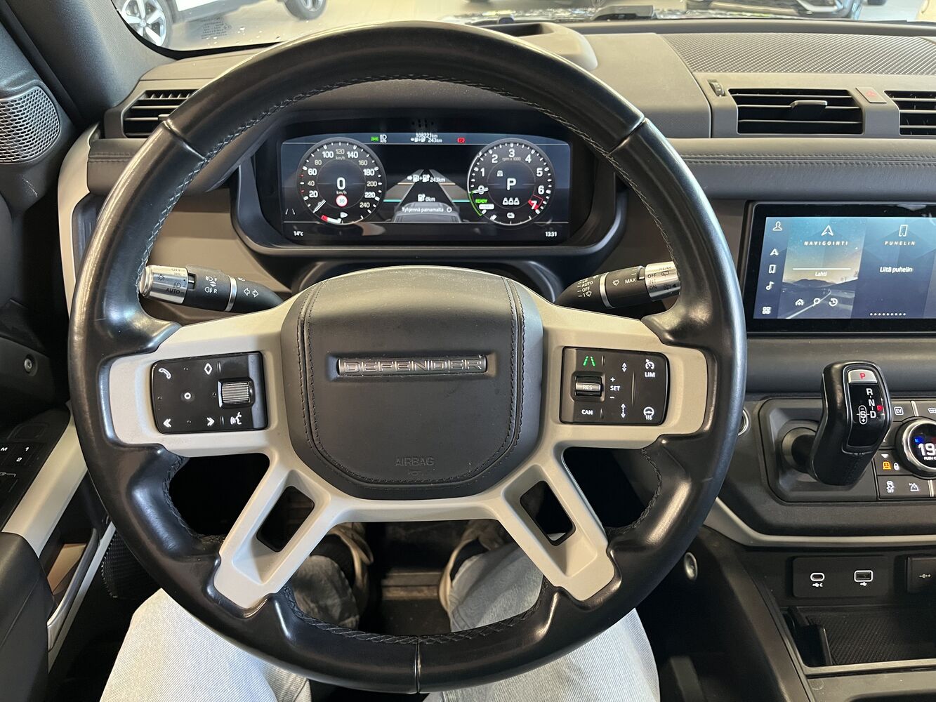 Land Rover Defender vaihtoauto
