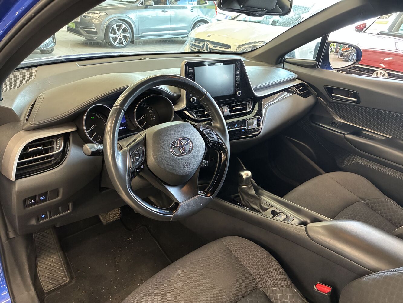 Toyota C-HR vaihtoauto