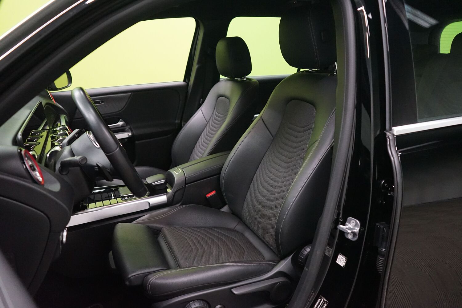 Mercedes-Benz EQB vaihtoauto