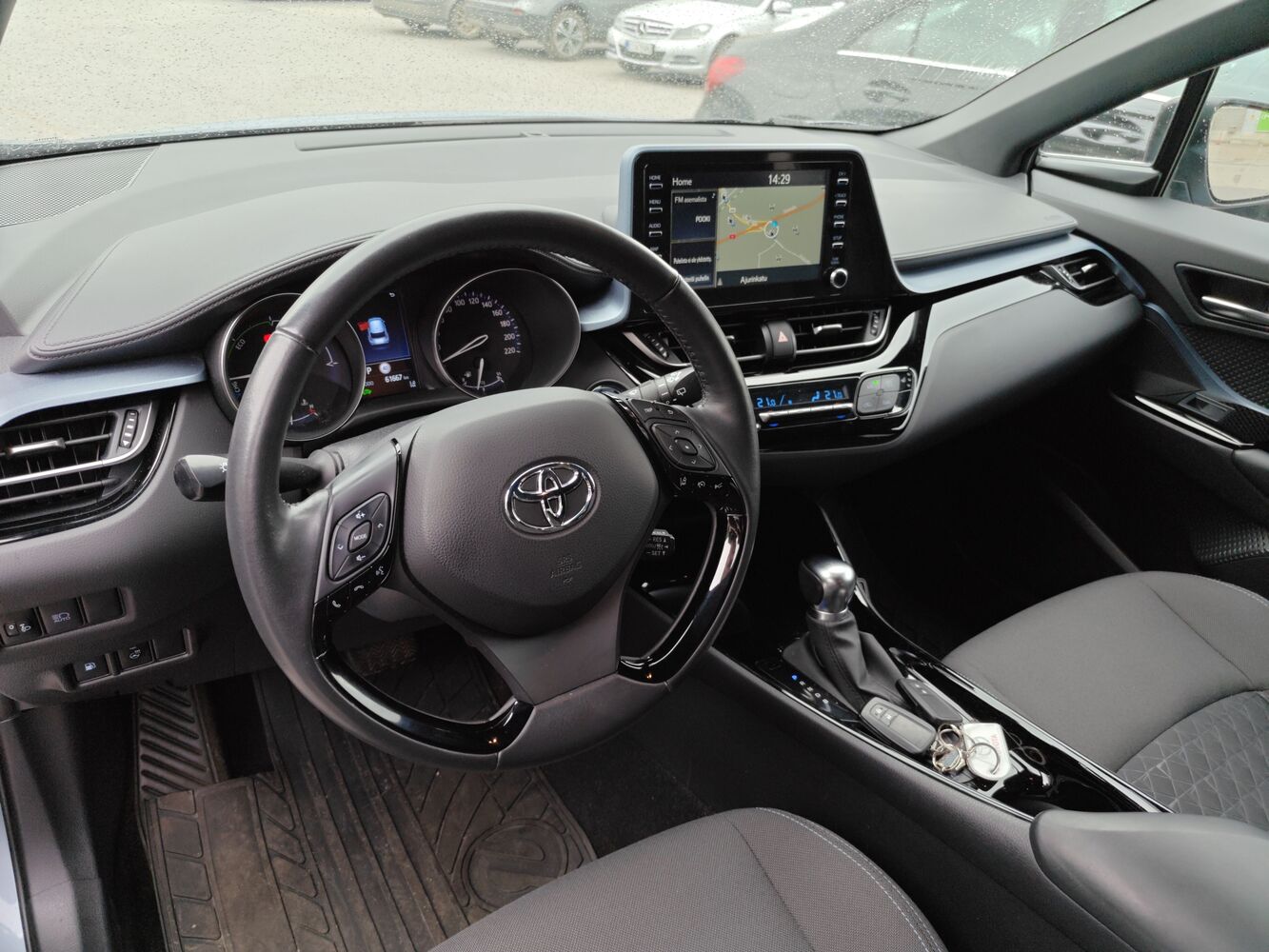 Toyota C-HR vaihtoauto