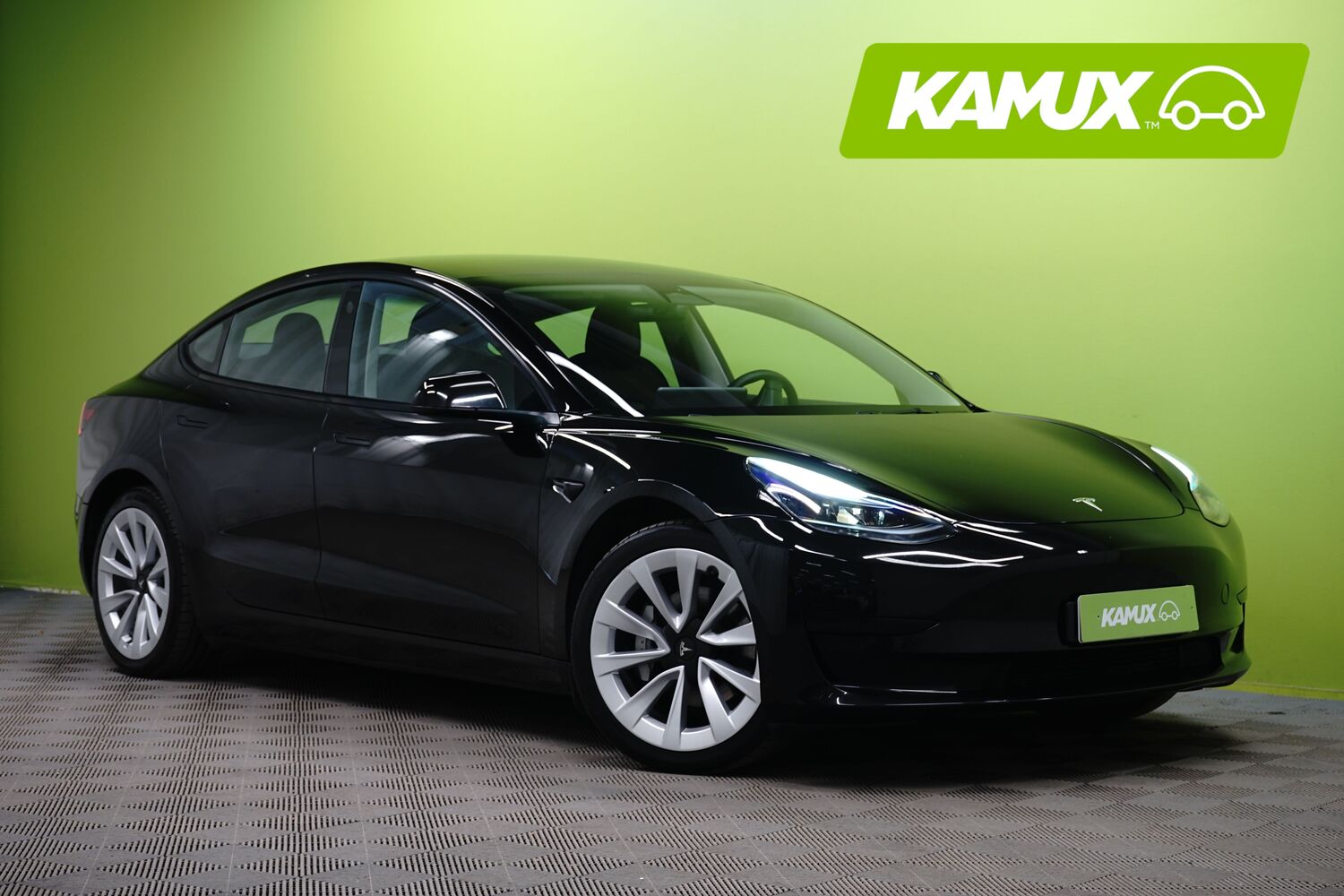 Tesla Model 3 vaihtoauto